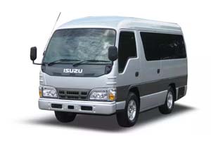 isuzu-elf-bali-oka-driver-with-awesome-tour